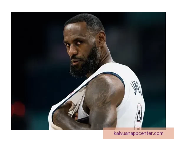 41岁詹姆斯连续11场出手不超15次为胜利转型 吐槽裁判哨声缺失显得格外悲凉